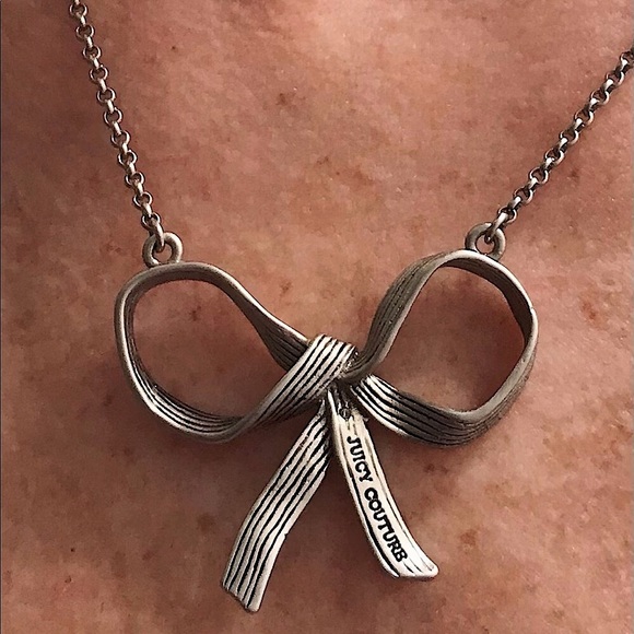 🆕🔥RARE JUICY COUTURE BEAUTIFUL SMALL SILVER BOW NECKLACE/👀👀ALL PICS PLEASE - Picture 12 of 16